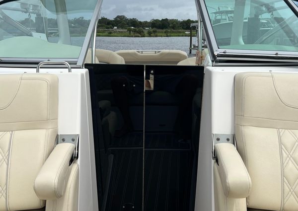 Regal 3300 Bowrider image