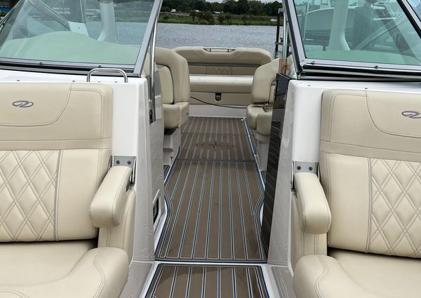 Regal 3300 Bowrider image