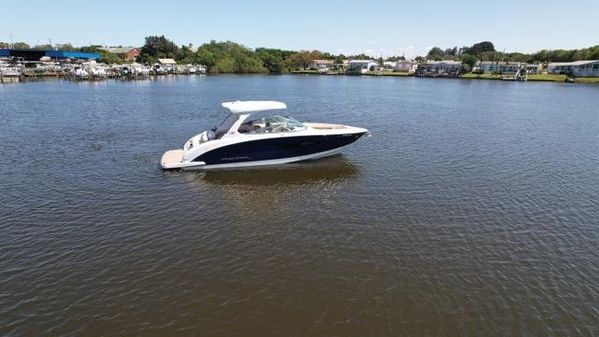 Regal 3300 Bowrider image