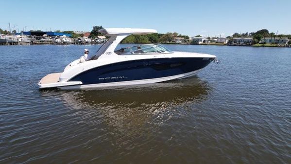 Regal 3300 Bowrider image