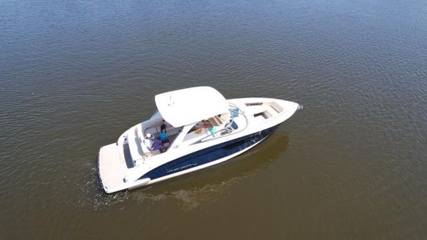 Regal 3300 Bowrider image