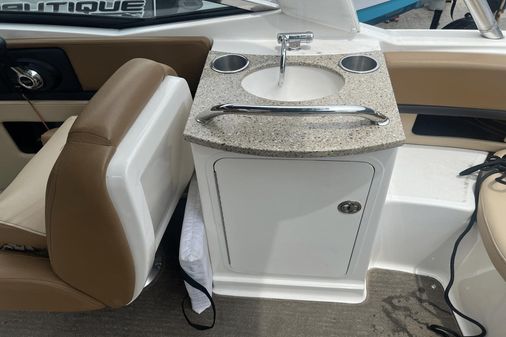 Sea Ray 250 SLX image