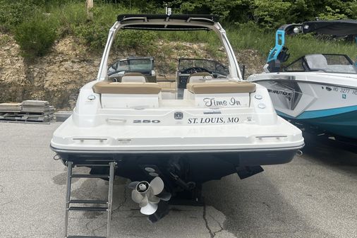 Sea Ray 250 SLX image