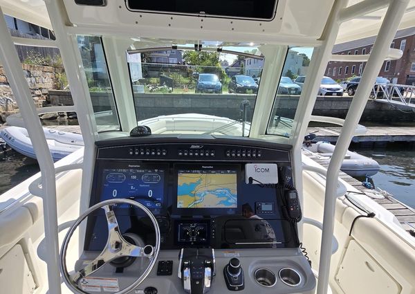 Boston Whaler 330 Outrage image