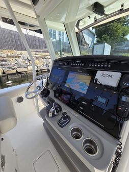 Boston Whaler 330 Outrage image