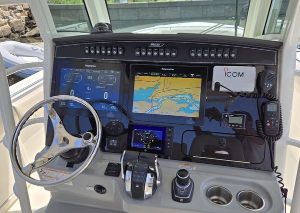 Boston Whaler 330 Outrage image