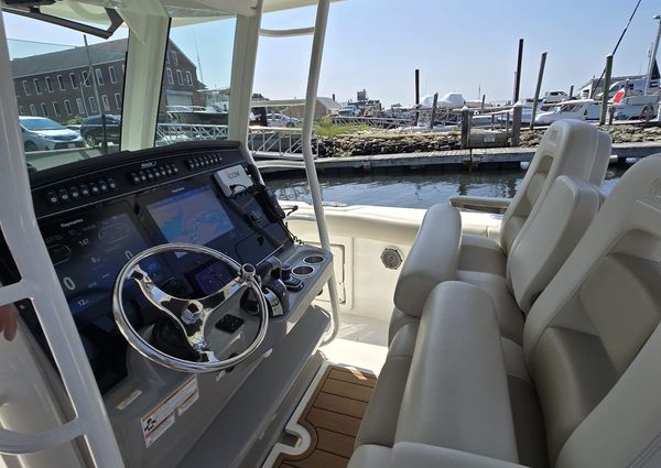 Boston Whaler 330 Outrage image