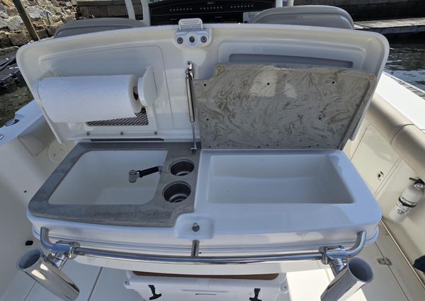 Boston Whaler 330 Outrage image