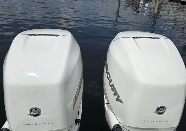 Boston Whaler 330 Outrage image