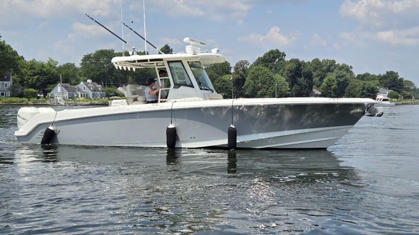 Boston Whaler 330 Outrage 