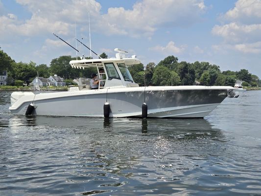 Boston Whaler 330 Outrage - main image