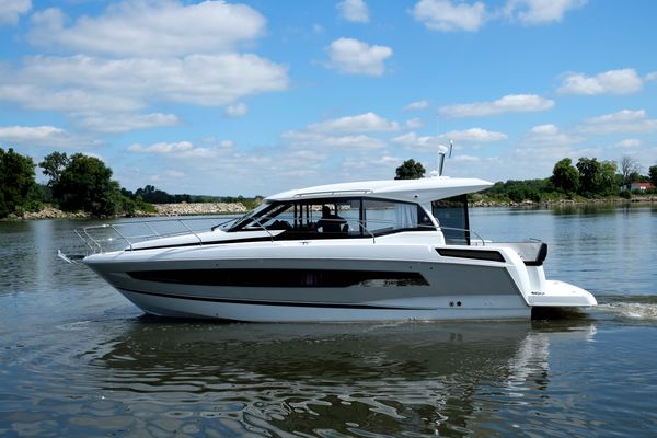 Jeanneau NC 37 - main image