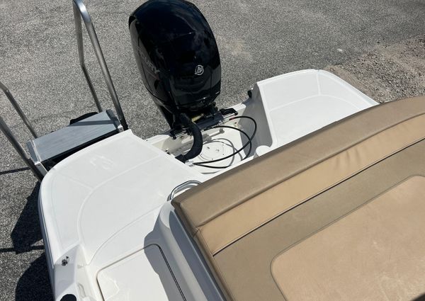 Bayliner VR6 image