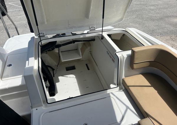 Bayliner VR6 image