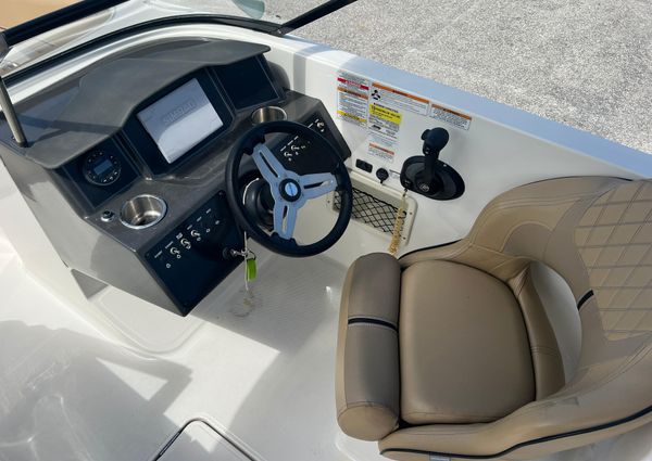 Bayliner VR6 image