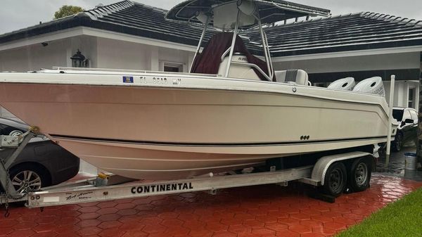 Robalo R260 Center Console 