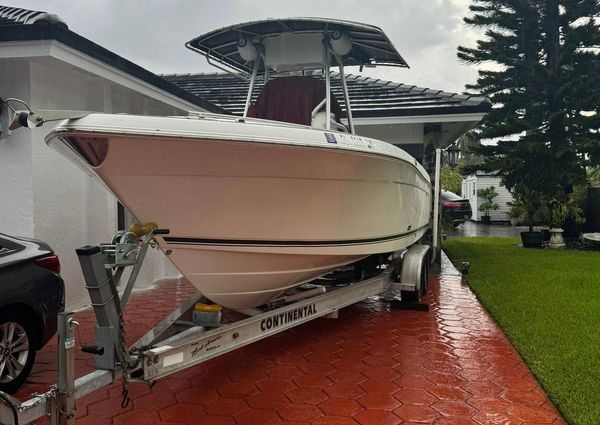 Robalo R260-CENTER-CONSOLE image