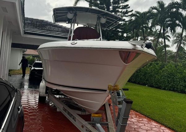 Robalo R260-CENTER-CONSOLE image