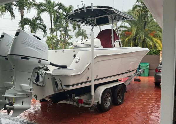 Robalo R260-CENTER-CONSOLE image