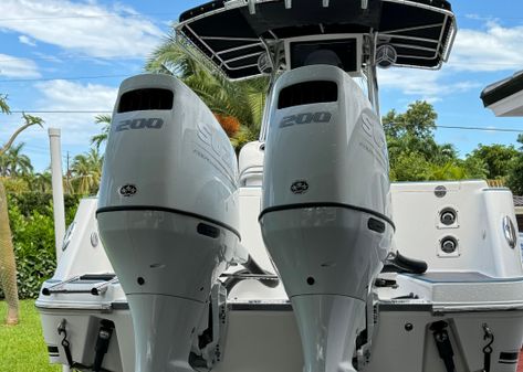 Robalo R260-CENTER-CONSOLE image