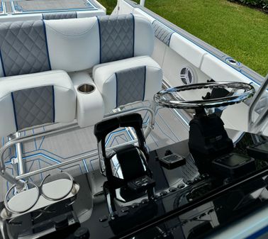 Robalo R260-CENTER-CONSOLE image