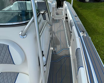 Robalo R260-CENTER-CONSOLE image