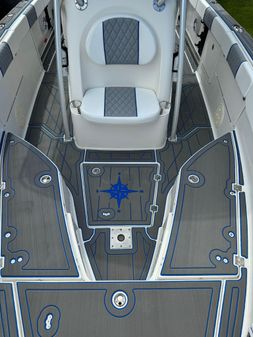 Robalo R260-CENTER-CONSOLE image