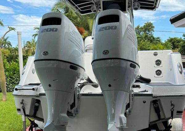 Robalo R260-CENTER-CONSOLE image