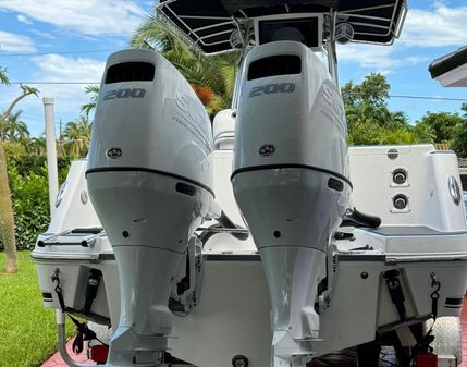 Robalo R260-CENTER-CONSOLE image