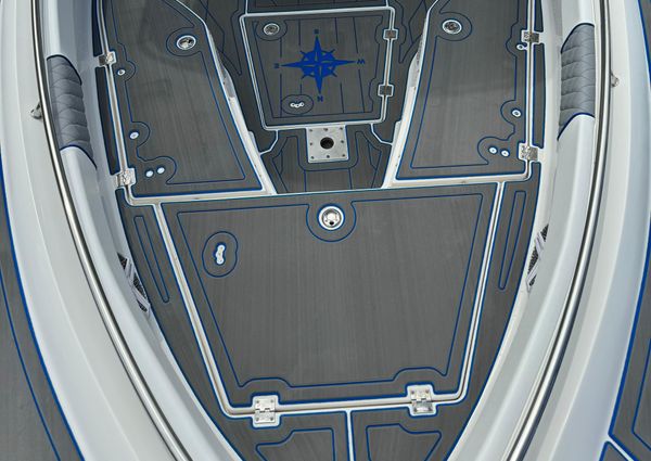 Robalo R260-CENTER-CONSOLE image