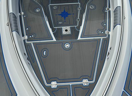 Robalo R260-CENTER-CONSOLE image