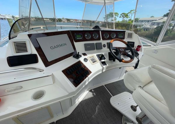 Sea Ray 560 Sedan Bridge image