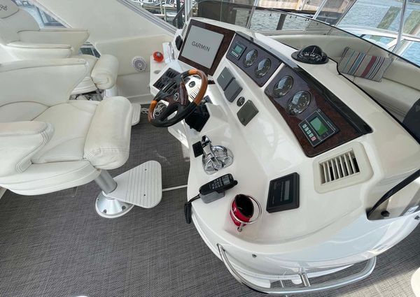 Sea Ray 560 Sedan Bridge image