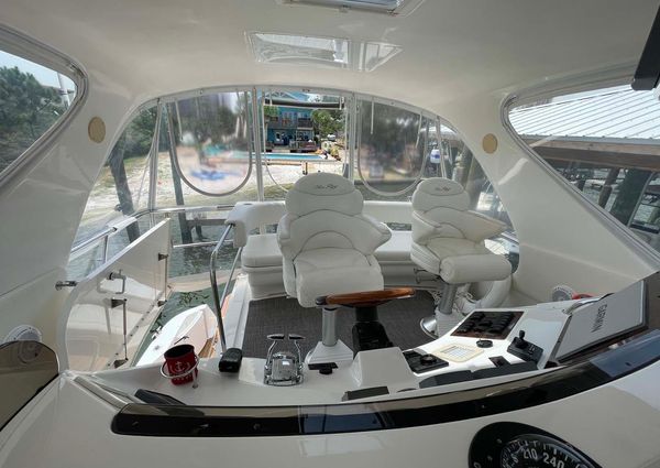 Sea Ray 560 Sedan Bridge image