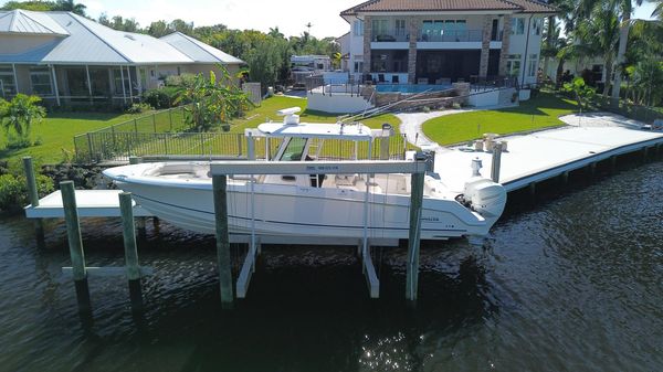 Boston Whaler 330 Outrage 