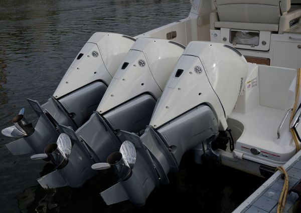 Boston Whaler 350 Realm image