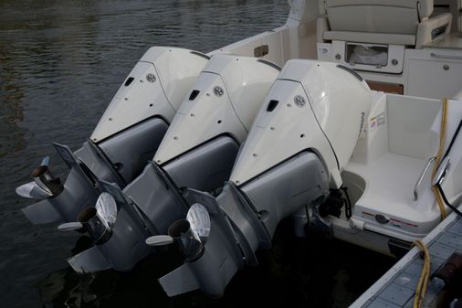 Boston Whaler 350 Realm image