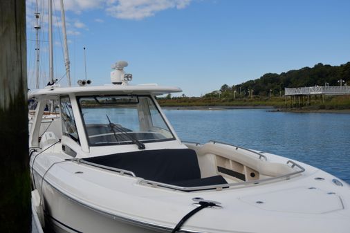 Boston Whaler 350 Realm image