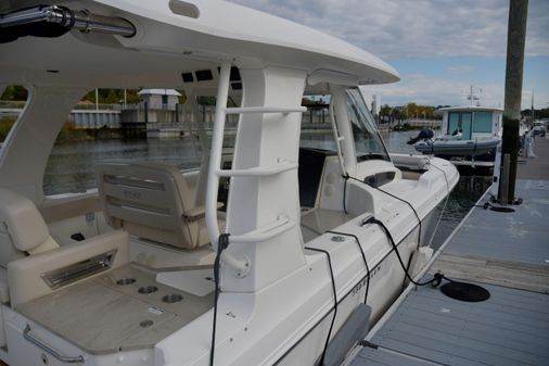 Boston Whaler 350 Realm image