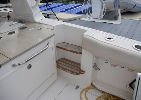 Boston Whaler 350 Realm image