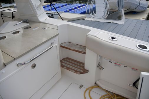 Boston Whaler 350 Realm image