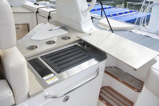 Boston Whaler 350 Realm image