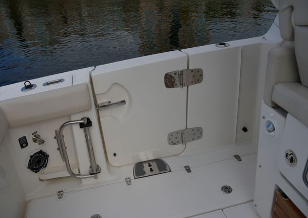 Boston Whaler 350 Realm image