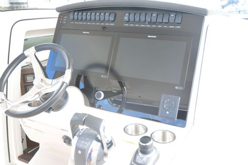 Boston Whaler 350 Realm image