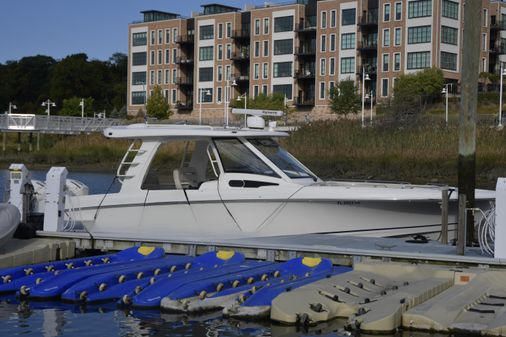 Boston Whaler 350 Realm image