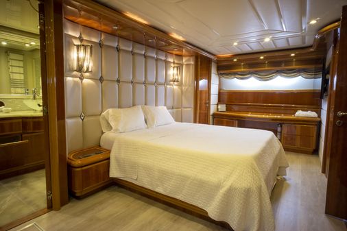 Ferretti-yachts CUSTOM-LINE-94 image