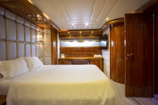 Ferretti-yachts CUSTOM-LINE-94 image