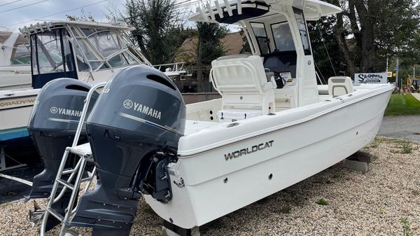 World Cat 235 CC