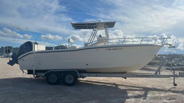 Sea Pro 255 Center Console 