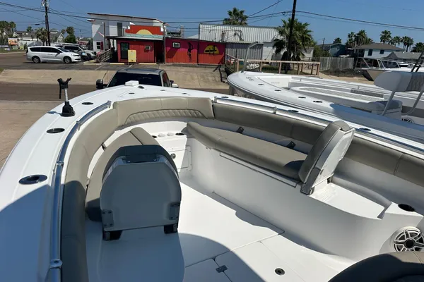 Sportsman Open 282 Center Console image